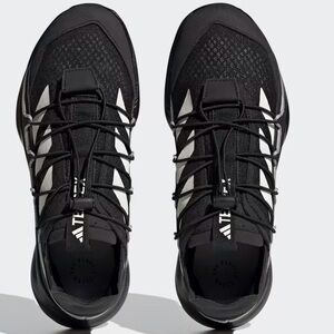 Adidas Terrex Voyager 21 black hiking sneakers slip on New outdoor